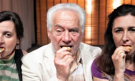 AL TEATRO G. COMISSO DI ZERO BRANCO, LA COMPAGNIA CAPOTRAVE CON IN SCENA MANUELA MANDRACCHIA, PREMIO LE MASCHERE 2024, PER LO SPETTACOLO LE VOLPI
