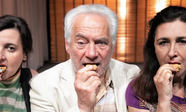 AL TEATRO G. COMISSO DI ZERO BRANCO, LA COMPAGNIA CAPOTRAVE CON IN SCENA MANUELA MANDRACCHIA, PREMIO LE MASCHERE 2024, PER LO SPETTACOLO LE VOLPI