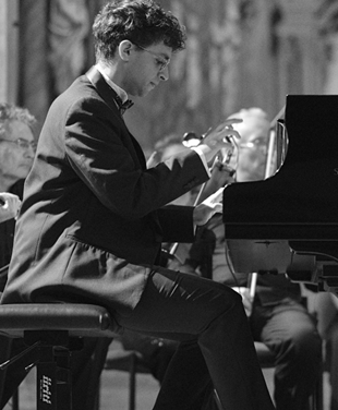 Matteo Di Bella inaugura la rassegna “Maestri in Prova” con un concerto solistico