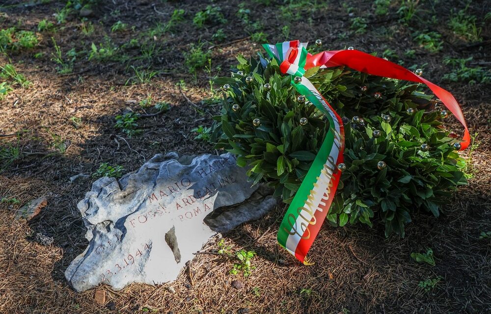 81° ANNIVERSARIO ECCIDIO FOSSE ARDEATINE: CORONE A SAN GIUSTO SUI CIPPI DEI TRIESTINI HAIPEL E PETRUCCI