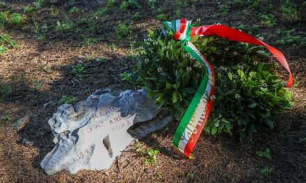 81° ANNIVERSARIO ECCIDIO FOSSE ARDEATINE: CORONE A SAN GIUSTO SUI CIPPI DEI TRIESTINI HAIPEL E PETRUCCI