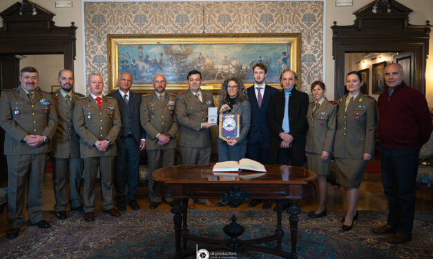 IL VICESINDACO SERENA TONEL HA CONSEGNATO IL SIGILLO TRECENTESCO DELLA CITTÀ AL CIRCOLO UNIFICATO DELL’ESERCITO DI TRIESTE