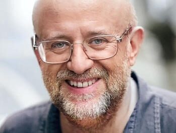 A “Voci a Est” appuntamento con Angelo Floramo