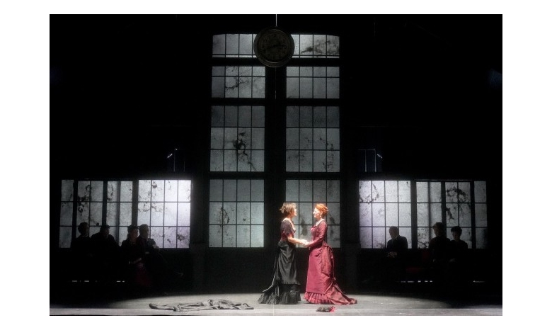 “ANNA KARENINA”: AL TEATRO ROSSETTI UNA RIEDIZIONE DI LUIGI DE FUSCO INCANTEVOLE GRAZIE ANCHE ALLA SUPERBA INTERPRETAZIONE DI GALATEA RANZI