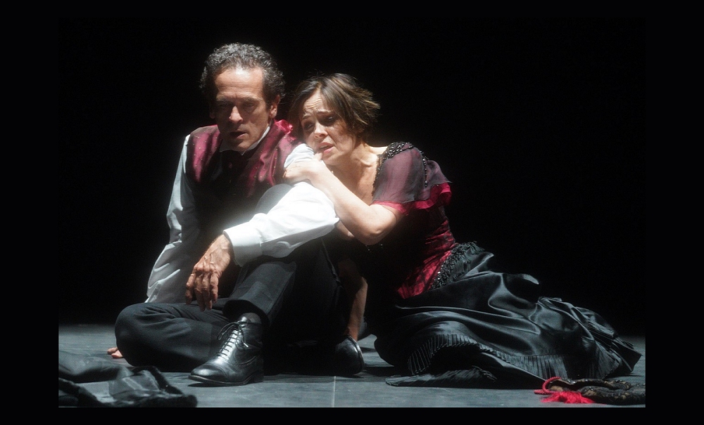 ANNA KARENINA di TOLSTOJ con GALATEA RANZI e la regia di LUCA DE FUSCO al TEATRO STABILE DEL FRIULI VENEZIA GIULIA