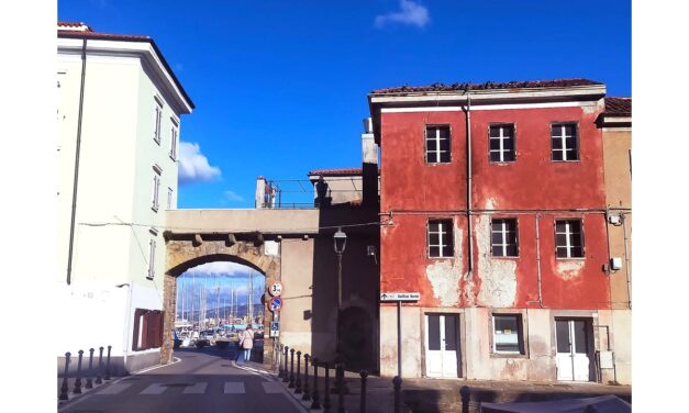 Muggia: ancora pochi giorni per le offerte per il palazzo di Riva de Amicis