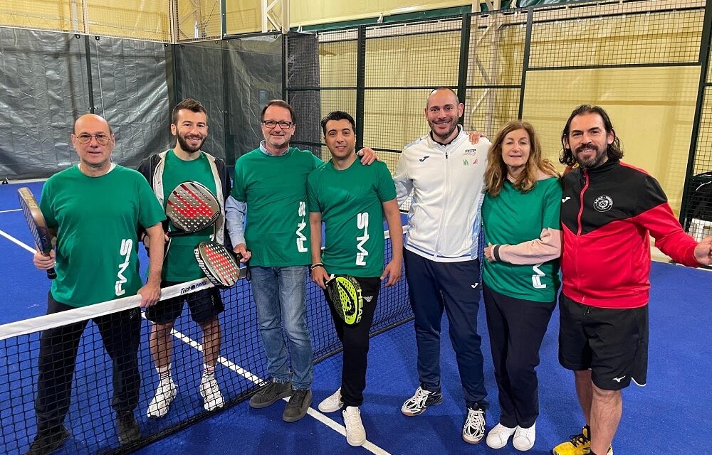 UNA TRENTINA DI ENTUSIASTI NEOFITI DEL PADEL SI SONO CIMENTATI SABATO NEI CAMPI DELL’IPPODROMO DI MONTEBELLO NELL’“OPEN DAY” PER PRINCIPIANTI ORGANIZZATO DALL’ARAC DI TRIESTE ASSIEME AL SAP E ALLA FIALS
