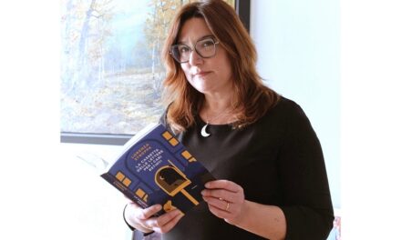 DEDICA INCONTRA: A PORDENONE, NEL CONVENTO DI SAN FRANCESCO, LA PRESENTAZIONE DEL LIBRO “LA CASSETTA DELLE LETTERE PER I CARI ESTINTI”, IL NUOVO ROMANZO DELL’AUTRICE PORDENONESE LORENZA STROPPA