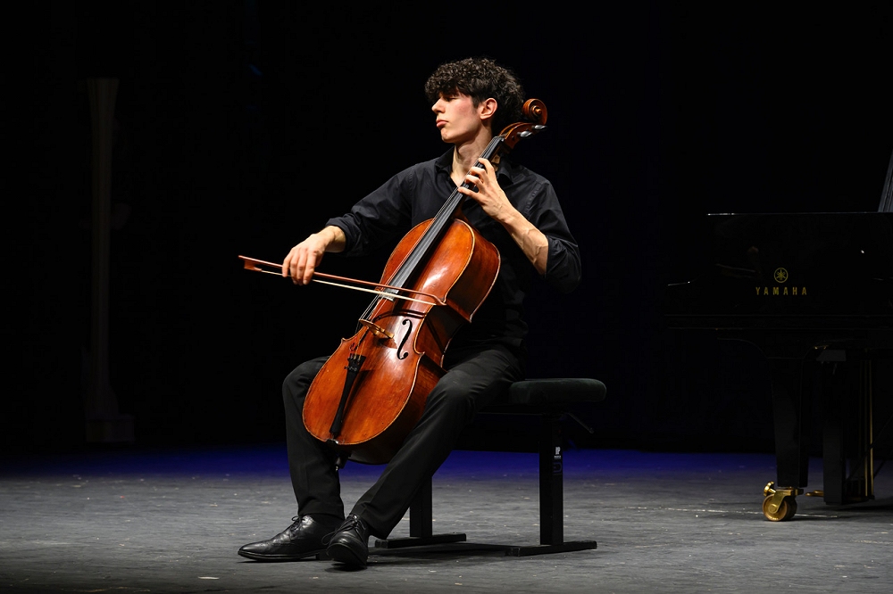 IL VIOLONCELLO DI DAVIDE ZUIN E LA FVG ORCHESTRA APRONO IN CONCERTO SABATO 3 MAGGIO LA SETTIMANA DEL CONCORSO MUSICALE DI PALMANOVA