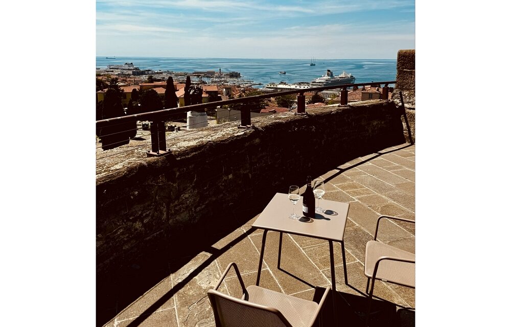 AL CASTELLO DI SAN GIUSTO BAR PANORAMICO SUL BASTIONE ROTONDO: DAL 24 APRILE AL 4 MAGGIO 2025 APERTURE SERALI STRAORDINARIE