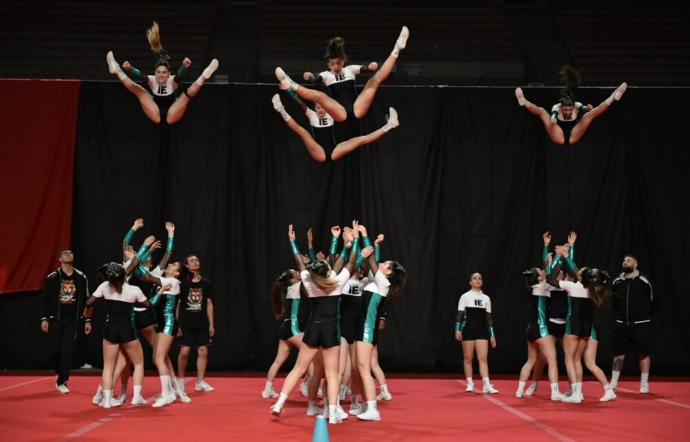 In 800 al Campionato nazionale di cheerleading