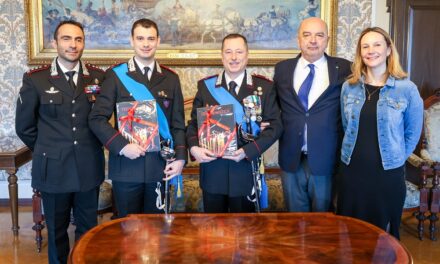 IL SINDACO DIPIAZZA HA RICEVUTO IN VISITA DI COMMIATO IL COMANDANTE DI COMPAGNIA DI TRIESTE DI VIA HERMET DEI CARABINIERI, ADRIANO ARBA E DATO IL BENVENUTO AL SUO SUCCESSORE, MICHELANGELO CIOLINI