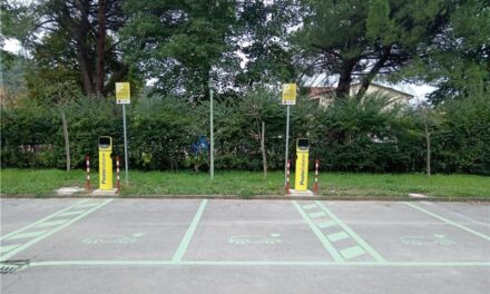 POSTE ITALIANE: GRAZIE A POLIS ATTIVATE LE PRIME 6 COLONNINE DI RICARICA IN PROVINCIA DI PORDENONE E UDINE