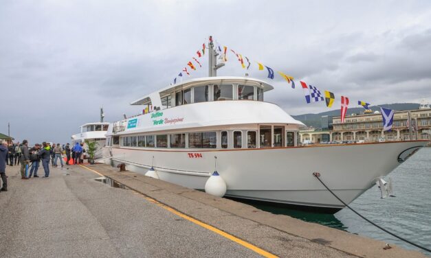 IL SINDACO DI TRIESTE HA CONFERITO IL SIGILLO TRECENTESCO DELLA CITTÀ DI TRIESTE ALL’ARMATORE SILVANO PERIC IN OCCASIONE DELL’INAUGURAZIONE DELLA NUOVA MOTONAVE “DELFINO VERDE