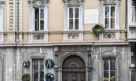 COMMEMORATO OGGI CON UN’INTENSA CERIMONIA L’ECCIDIO DI VIA GHEGA DEL 23 APRILE 1944, PRESENTI I SINDACI DI TRIESTE E DI POSTUMIA