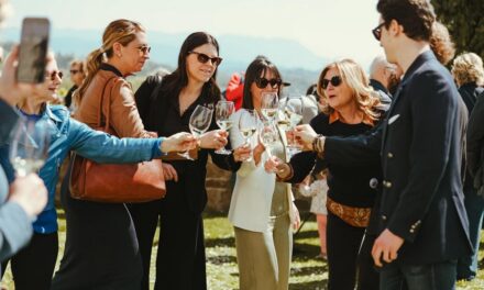 UN NUOVO MODO DI RACCONTARE IL VINO: IN SCENA A GORIZIA IL PRIMO FESTIVAL MONDIALE ENO(SATIRA)