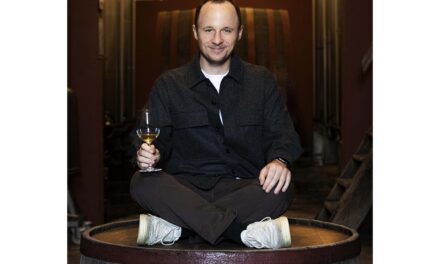 Oniwines, Gruppo Oniverse, porta a Vinitaly 2025 un nuovo modo di intendere il vino con le cantine: Tenimenti Leone, La Giuva, Podere Guardia Grande e Villa Bucci