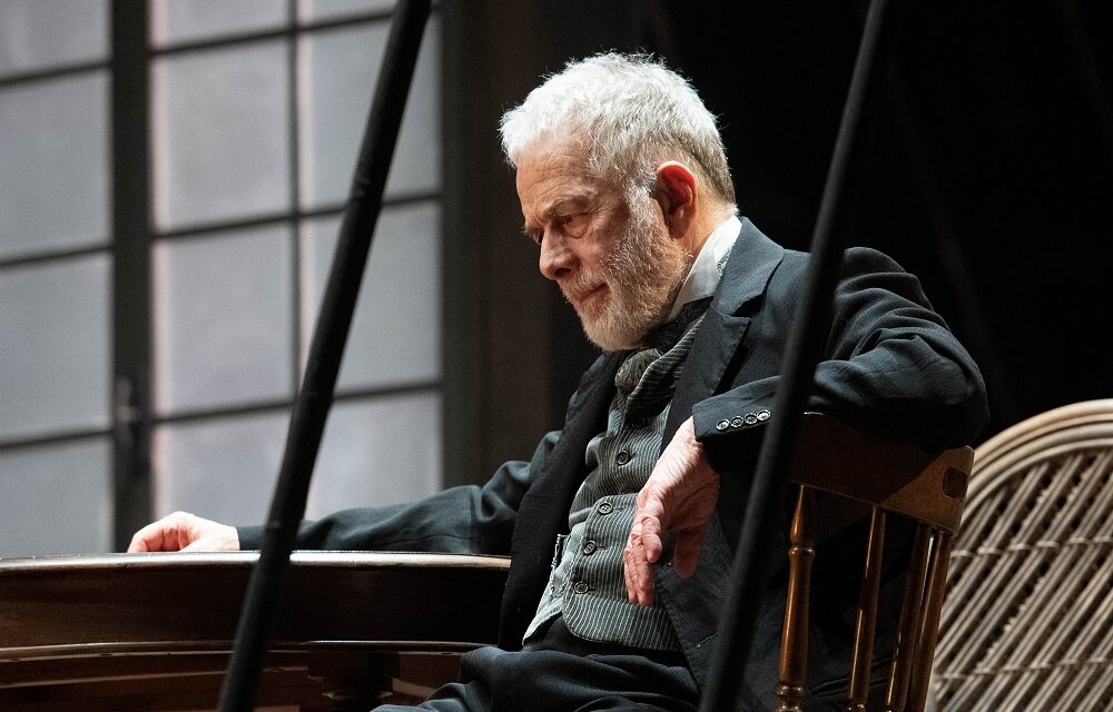 Gabriele Lavia dirige e interpreta Lungo viaggio verso la notte, capolavoro del commediografo statunitense Eugene O’Neill vincitore del premio Pulitzer in scena al Teatro Nuovo Giovanni da Udine