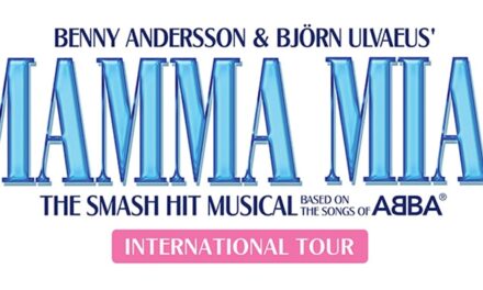 AL TEATRO ROSSETTI DI TRIESTE LA REGIA DI PHYLLIDA LLOYD E LE COREOGRAFIE DI ANTHONY VAN LAAST HANNO RESO ANCORA UNA VOLTA IMMORTALI E SPLENDIDI IL MUSICAL “MAMMA MIA!” E GLI INTRAMONTABILI ABBA