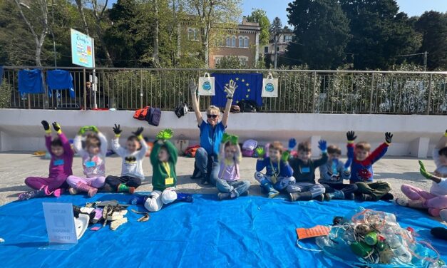 “Piccoli Eco-Esploratori per un Mare pulito”: si è svolta stamattina a Barcola l’iniziativa dedicata ai bambini che ha visto gli alunni della Scuola dell’infanzia Paritaria Comunale “Delfino Blu” di Trieste prendere parte a un’attività di pulizia dei fondali