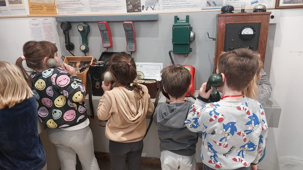POSTE ITALIANE: I BAMBINI DELLA SCUOLA DELL’INFANZIA F.TOMIZZA I.C. ROIANO GRETTA – M.HACK DI TRIESTE IN VISITA AL MUSEO POSTALE E TELEGRAFICO DELLA MITTELEUROPA PER LA MOSTRA SULLO SCOUTISMO