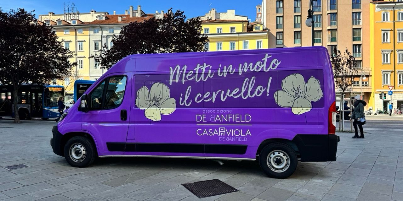 “Metti in moto il cervello”: il pulmino viola dell’Associazione de Banfield torna tra le strade di Trieste