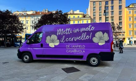 “Metti in moto il cervello”: il pulmino viola dell’Associazione de Banfield torna tra le strade di Trieste