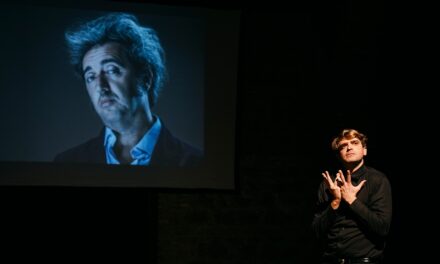 STAND UP COMEDIANS AL TEATRO MIELA CON PAOLO SORRENTINO “VIENI DEVO DIRTI UNA COSA”