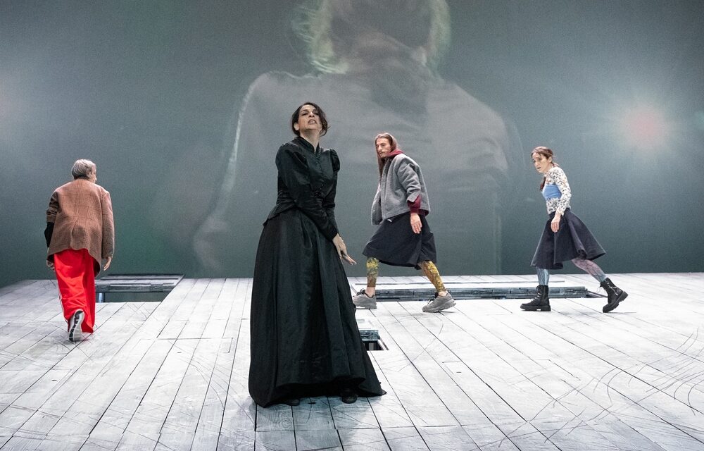 “Thérèse” scritto e diretto da Stefano Ricci e interpretato da Donatella Finocchiaro, al Teatro Stabile del Friuli Venezia Giulia
