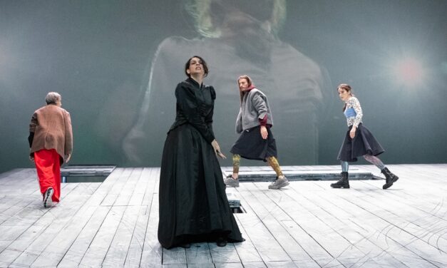 “Thérèse” scritto e diretto da Stefano Ricci e interpretato da Donatella Finocchiaro, al Teatro Stabile del Friuli Venezia Giulia