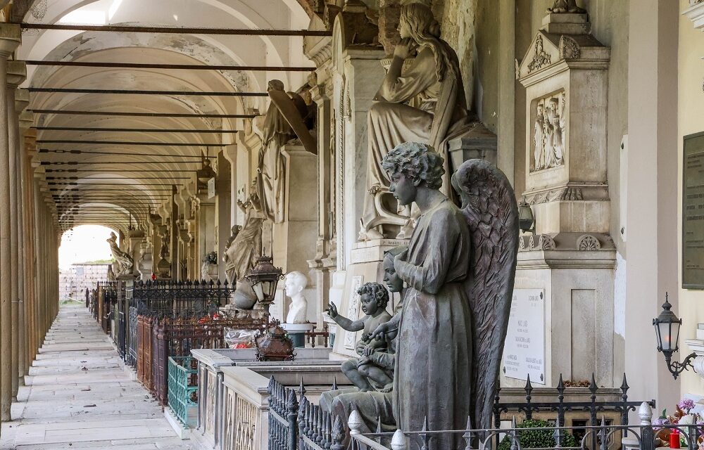ILLUSTRATI I LAVORI DI RESTAURO ESEGUITI SU TRE TOMBE MONUMENTALI DI PARTICOLARE PREGIO NEL CIMITERO DI SANT’ANNA