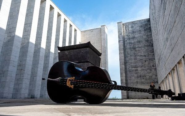 ENOARMONIE: ALL’ARA PACIS DI MEDEA TRA IL VOLO DEL CALABRONE E I QUEEN