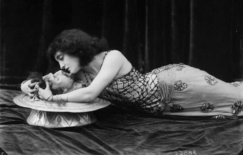 A SACILE IL PICCOLO TEATRO PROPONE L’EVENTO “FOTOGRAFARE IL TEATRO: DIVI E DIVINE IN SCENA (E FUORI)”