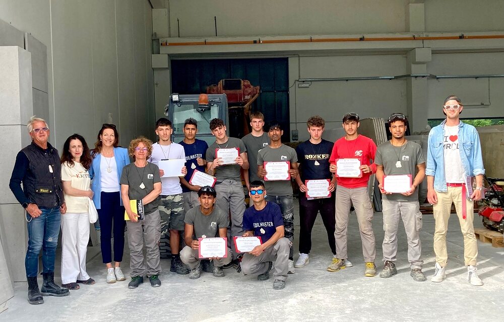 “VIVERE LA PIETRA”: laboratorio di scultura,con dieci studenti della scuola Edilmaster per Progetto Cave 2 – la vita sociale delle pietre