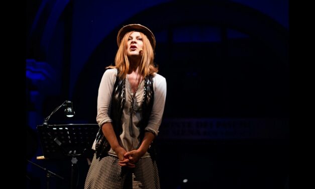 Marina Massironi apre la stagione teatrale di Forni di Sopra