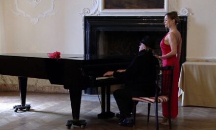 MOSTRA OPEN. CONFINI DI LUCE PER UN MONDO DI PACE: PRIMO EVENTO COLLATERALE CON LA PROIEZIONE DEL VIDEO “UN UOMO UN CASTELLO UN INCONTRO. RILKE. LA POESIA È MUSICA” DEL MAESTRO SILVIO DONATI