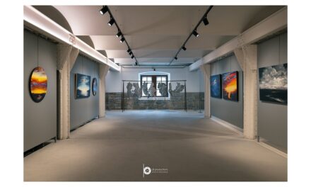 “OPEN. CONFINI DI LUCE PER UN MONDO DI PACE”, LA MOSTRA DI “GO! 2025” PRESENTATA IN ANTEPRIMA NEL MAGAZZINO 26 DI PORTO VECCHIO-PORTO VIVO