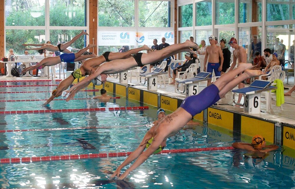 Cuffie tricolori per oltre 200 campioni: nella piscina di Lignano assegnati i titoli nazionali individuali e a staffetta