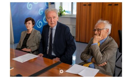 PRESENTATA LA COLLABORAZIONE TRA IL DIPARTIMENTO DEI SERVIZI SOCIALI DEL COMUNE DI TRIESTE E L’ASSOCIAZIONE OPERA GIOCOSA CHE VENERDÌ 30 MAGGIO PREVEDE DUE CONCERTI PRESSO LA RESIDENZA “E. GREGORETTI” E IL CENTRO PER L’ANZIANO