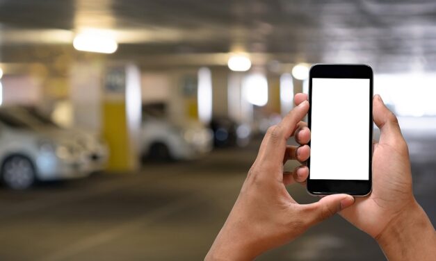 Per metà degli automobilisti, cercare parcheggio è la parte più stressante della guida