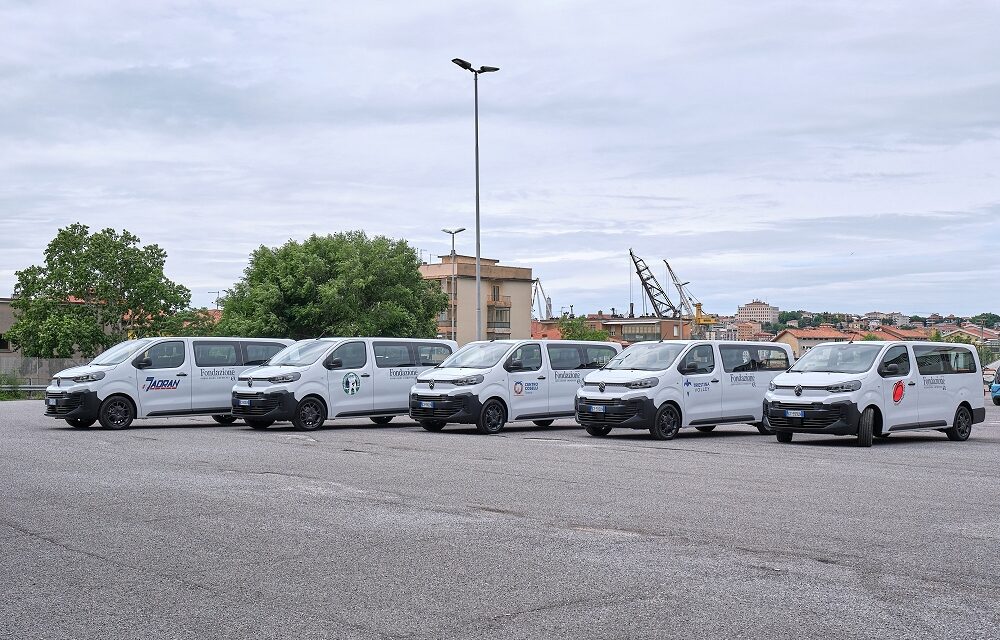 La Fondazione CRTrieste dona cinque automezzi ad altrettante associazioni sportive giovanili del territorio