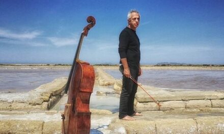 TEATRO VERDI PORDENONE: ATTESO MERCOLEDÌ 7 MAGGIO, (ORE 20.30), L’ECLETTICO VIOLONCELLISTA DI FAMA INTERNAZIONALE GIOVANNI SOLLIMA CON “AL-BUNDUQIYYA – IL CONCERTO PERDUTO”