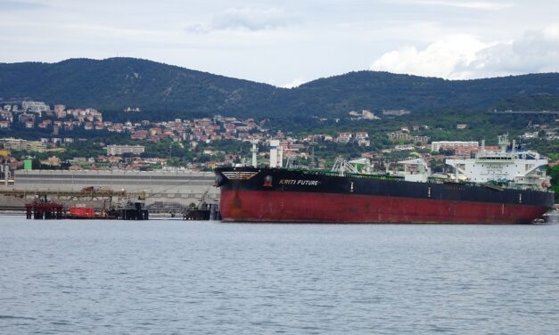 SIOT: LA PRIMA PETROLIERA SUEZMAX HA ATTRACCATO AL TERMINALE MARINO