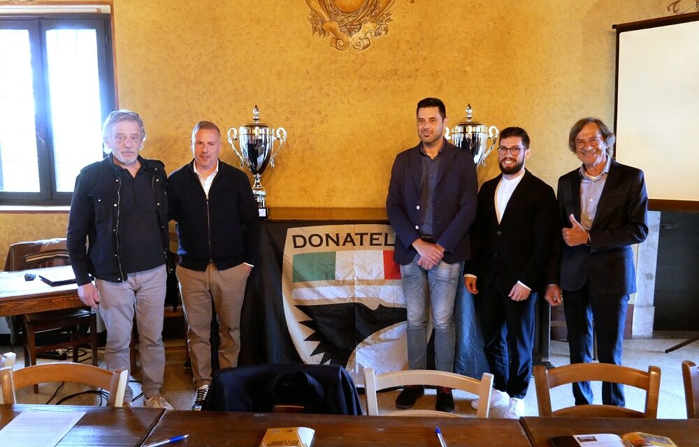 PRESENTATA L’OTTAVA EDIZIONE DEL TORNEO FABIO ZUCCHERI CHE SI SVOLGERA’ DAL 19 MAGGIO AL 8 GIUGNO NEI CAMPI SPORTIVI DI 11 DIVERSI COMUNI DELLA REGIONE CON FINALI A PALMANOVA