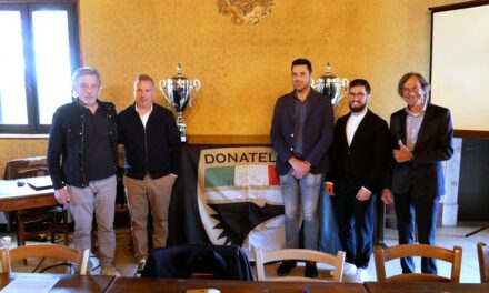 PRESENTATA L’OTTAVA EDIZIONE DEL TORNEO FABIO ZUCCHERI CHE SI SVOLGERA’ DAL 19 MAGGIO AL 8 GIUGNO NEI CAMPI SPORTIVI DI 11 DIVERSI COMUNI DELLA REGIONE CON FINALI A PALMANOVA