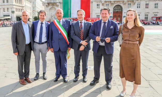 LUNEDÌ 2 GIUGNO: SI SONO CONCLUSE CON L‘AMMAINABANDIERA LE CELEBRAZIONI DELLA FESTA DELLA REPUBBLICA A TRIESTE