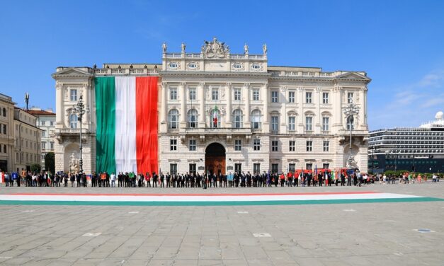 LE CELEBRAZIONI DELLA FESTA DELLA REPUBBLICA A TRIESTE. TENUTA LA CERIMONIA DELL’ALZABANDIERA ALLA PRESENZA DEL SINDACO DIPIAZZA