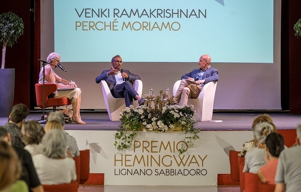 VIVERE PIÙ A LUNGO CI RENDERÀ DAVVERO FELICI? E PERCHÉ L’ITALIA INVECCHIA? AL PREMIO HEMINGWAY LO SCIENZIATO VENKI RAMAKRISHNAN SPIEGA “PERCHÉ MORIAMO”