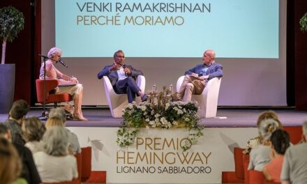 VIVERE PIÙ A LUNGO CI RENDERÀ DAVVERO FELICI? E PERCHÉ L’ITALIA INVECCHIA? AL PREMIO HEMINGWAY LO SCIENZIATO VENKI RAMAKRISHNAN SPIEGA “PERCHÉ MORIAMO”
