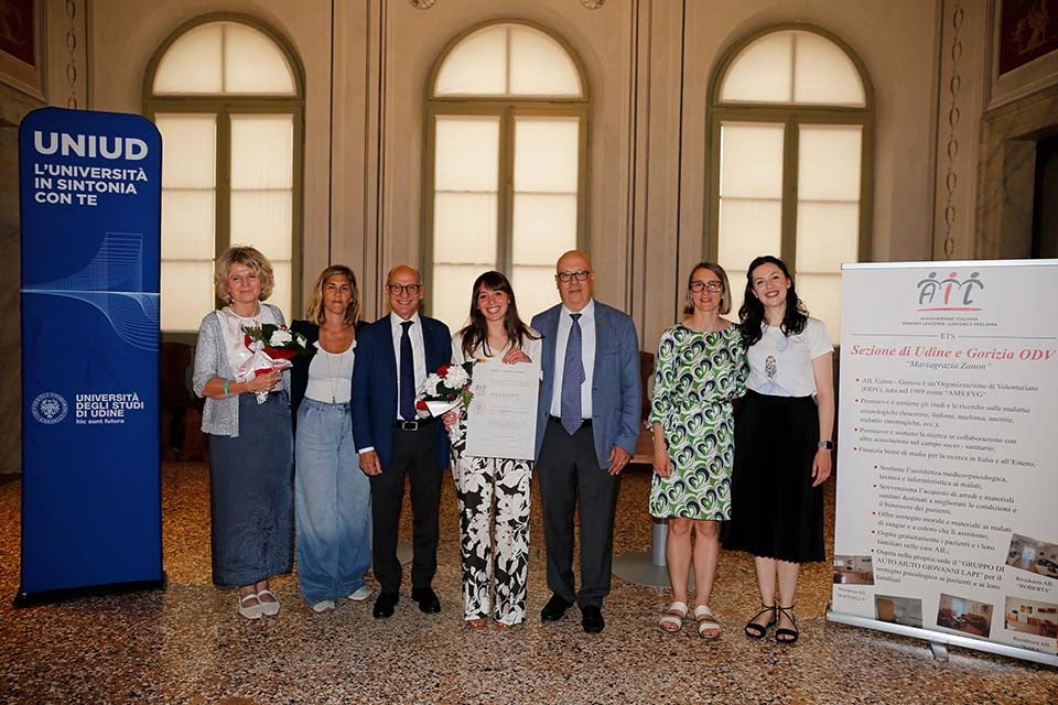 ASSISTENZA IN AMBITO ONCO-EMATOLOGICO, L’AIL PREMIA ANGELA PEZ LAUREATA IN INFERIMERISTICA DELL’UNIVERSITÀ DI UDINE